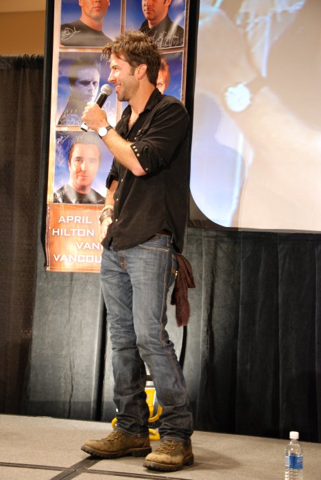 Sexy Joe Flanigan Proof that Joe is tiny and really sexy in jeans and wow