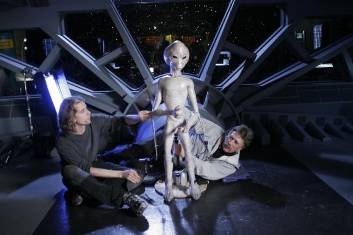 Keywords: behind the scenes, thor, puppet, puppeteers
