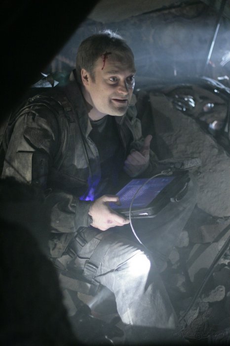 McKay finds himself trapped in a heap of rubble when a boobytrap causes Michael's research lab to collapse in on the team.
