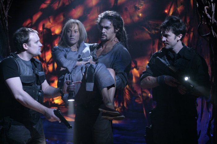 The team attempts to rescue Teyla and her baby from Michael's hive ship.
