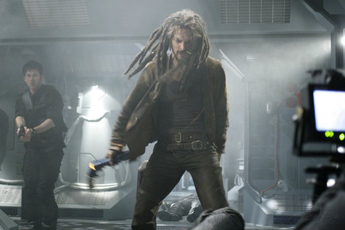 Ronon (Jason Momoa) and Sheppard (Joe Flangian) find that the ship may not be entirely empty.
