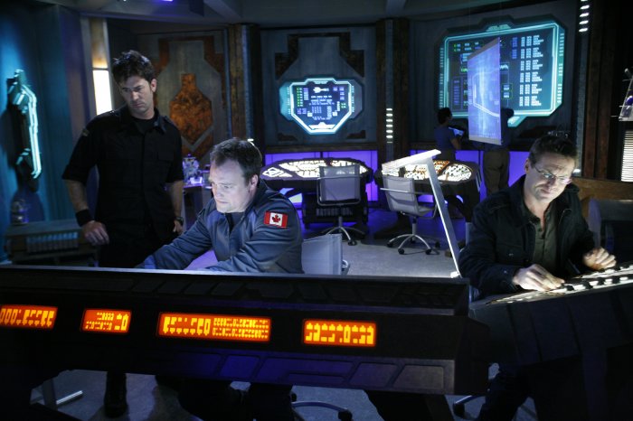 Rodney McKay (David Hewlett) and Daniel Jackson (Michael Shanks) discover a secret laboratory in Atlantis.
