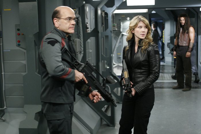 Woolsey (Robert Picardo), Dr. Keller (Jewel Staite), and Ronon (Jason Momoa) must attempt to regain control of the Daedalus when the ship is captured by the Wraith.
