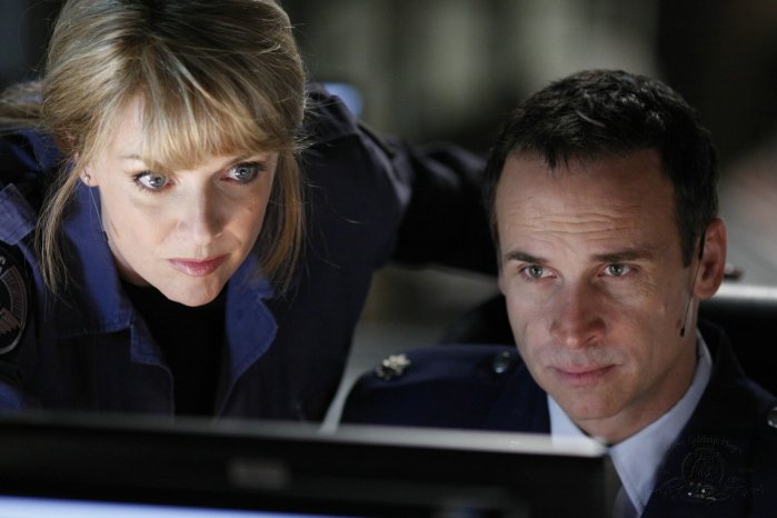 Colonel Carter (Amanda Tapping) and Major Davis (Colin Cunningham)
