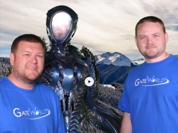 GateWorld's David and Darren find some robo romance with San Diego's sexiest alien robot! #LostInSpace #NerdistHouse
