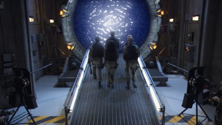 SG-1 approaches the Stargate