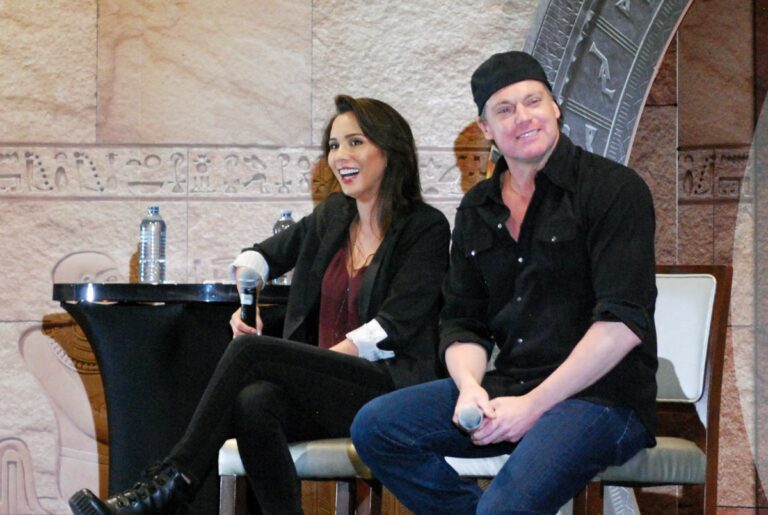 Lexa Doig and Michael Shanks on stage at Gatecon: The Invasion in 2018