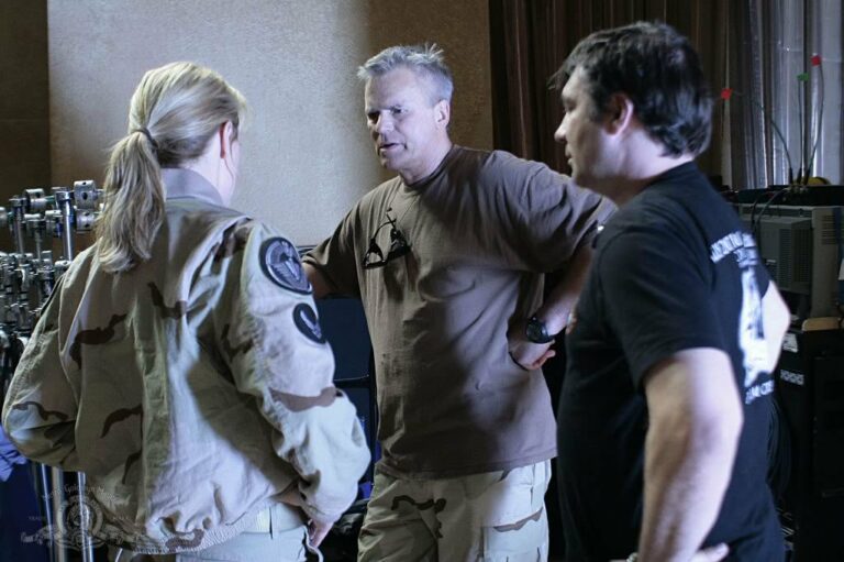 Amanda Tapping, Richard Dean Anderson, and Martin Wood on the set of Stargate: Continuum