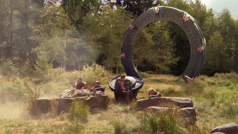 SG-1 under fire at the Stargate ("Off the Grid")