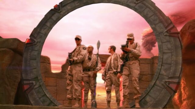 SG-1 arrives through the Stargate ("Window of Opportunity")