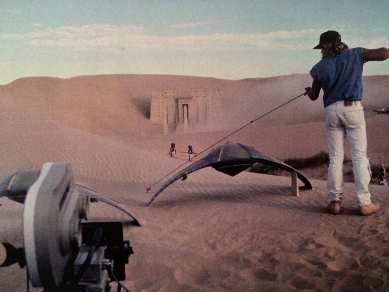 Stargate (1994) behind the scenes - Death glider model